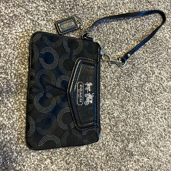 Coach Clutch - Picture 1 of 3